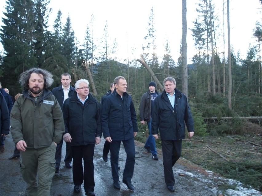 Premier Tusk w Zakopanem oglądał straty po halnym