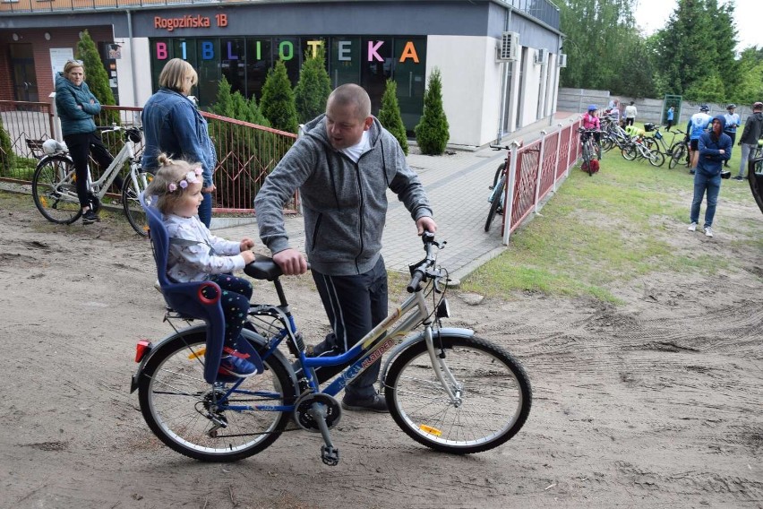 Rajd rowerowy z okazji dnia dziecka w Skokach. Na trasę wokół Jeziora Budziszewskiego wyruszyło ponad 100 rowerzystów
