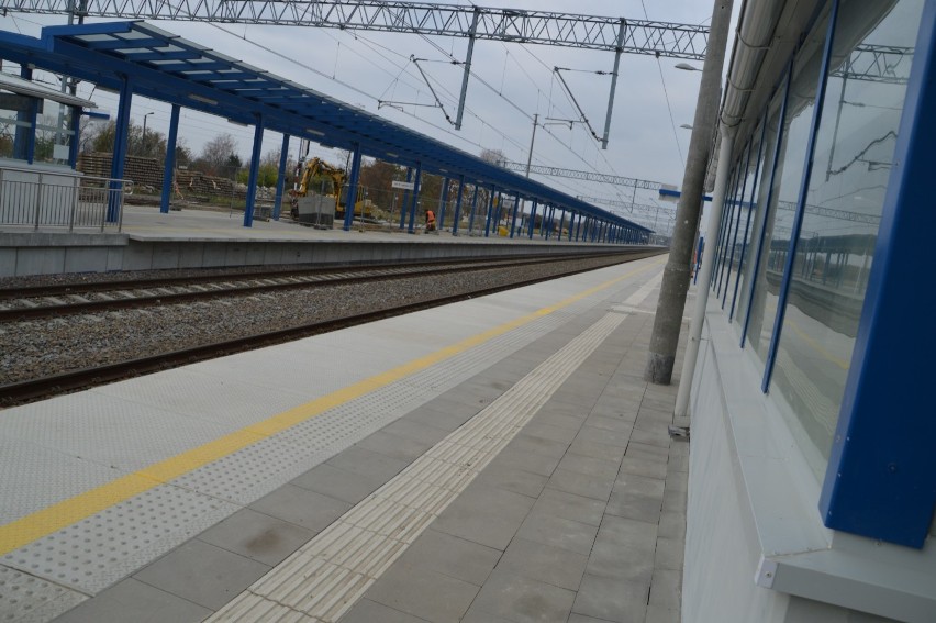 Rawicz. Do Masłowa tylko podziemnym przejściem pomiędzy peronami. Modernizacja linii kolejowej E59 coraz bliżej końca [ZDJĘCIA]