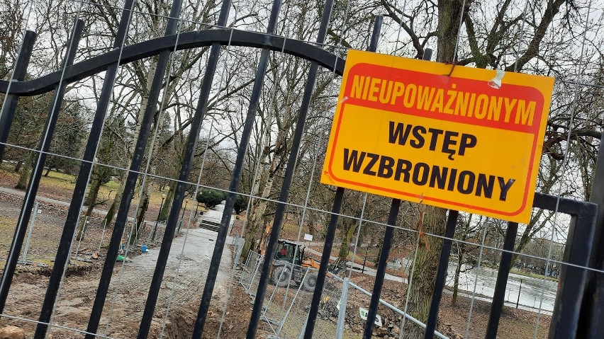 Park Wiosny Ludów, nazywany Parkiem Róż, przechodzi właśnie...