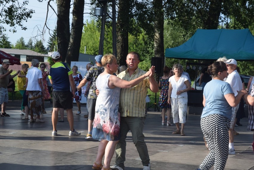 Taniec pod Gwiazdami nad zalewem na radomskich Borkach. Bawiło się wiele osób. Zobacz zdjęcia