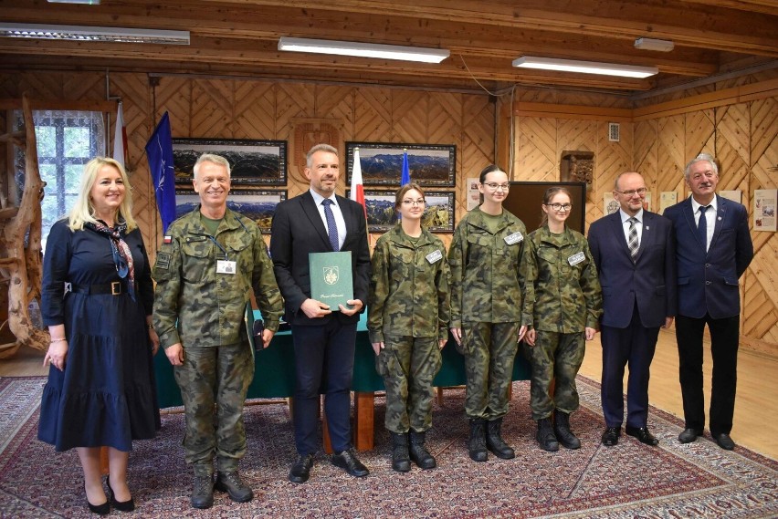 Zakopane. Uczniowie z klas mundurowych będą szkoleni przez wojsko. "Od zera do bohatera"