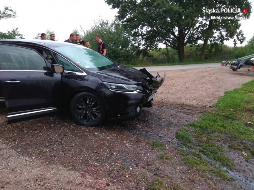 W Lubomi auto wjechało do wody