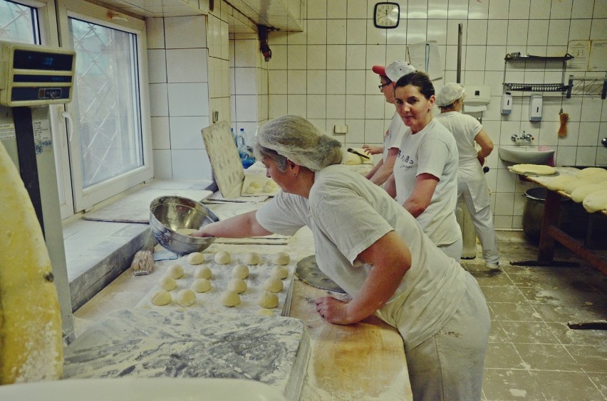 Tłusty czwartek w Bełchatowie. Tradycja jedzenia pączków jest wciąż żywa [WYWIAD, ZDJĘCIA]