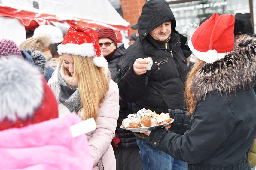 Janowska Wigilia na Rynku Starego Miasta - mieszkańcy wspólnie uczcili święto Bożego Narodzenia (ZDJĘCIA)