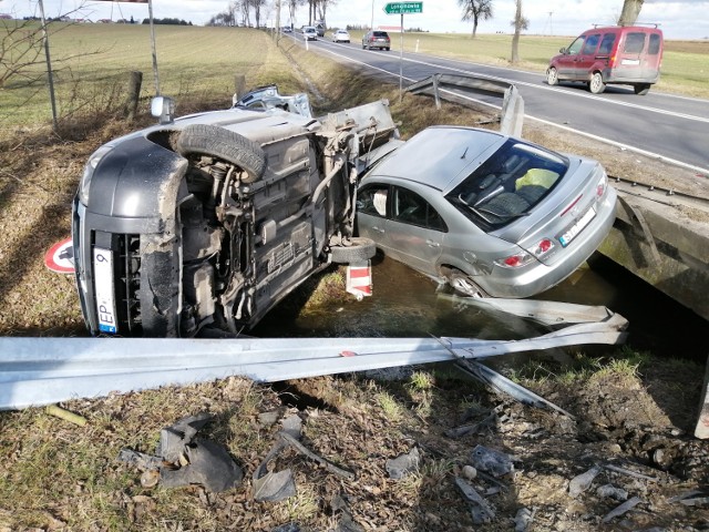 Wypadek w Milejowie na dk91 przy zjeździe na Longinówkę, 27.02.2021