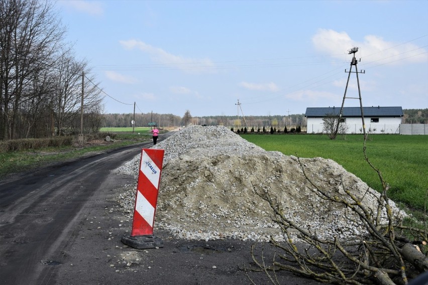 Przebudowa pasa drogowego drogi powiatowej nr 2713P Łomnica - Nowy Dwór w systemie "zaprojektuj i wybuduj"