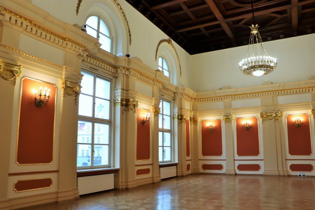 Tak wygląda odrestaurowana sala recepcyjna ratusza w Kaliszu