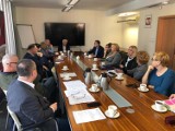 Września: Trwa spotkanie z dyrektorami wrzesińskich szkół podstawowych w sprawie funkcjonowania szkół w najbliższych dniach