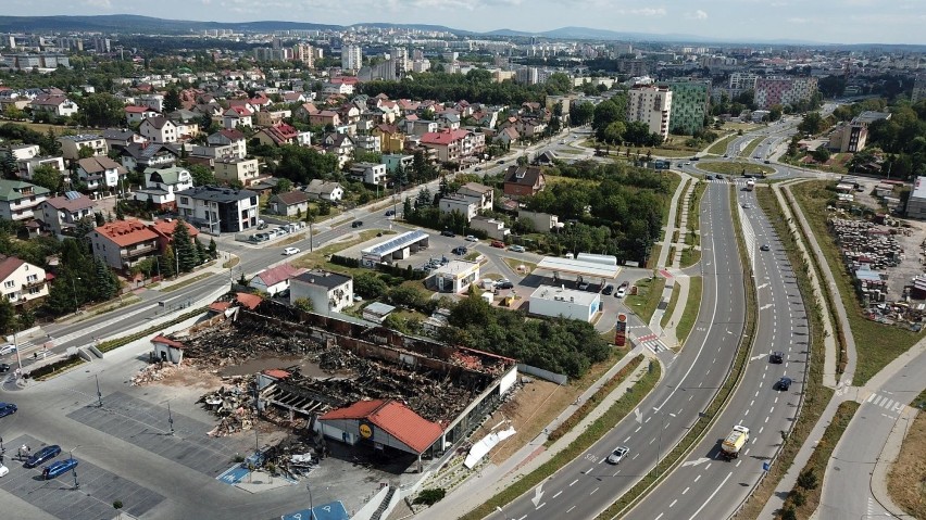 Straty po poniedziałkowym pożarze marketu „Lidl” przy ulicy...