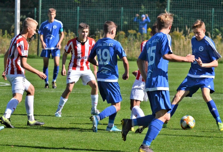 Centralna Liga Juniorów do lat 17: Wyrównany mecz Stali Mielec z Cracovią. Lider wygrał, ale łatwo nie miał [RELACJA, ZDJĘCIA]