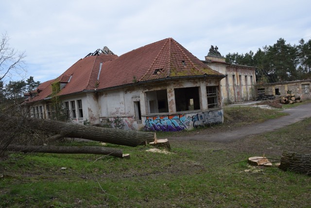 Teren wokół Domu Oficera ma też być ogrodzony