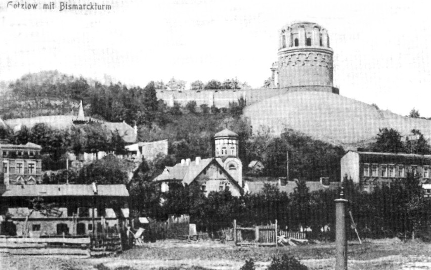 Gocławskie wzgórze z wieżą widokową wybudowaną w 1912 roku