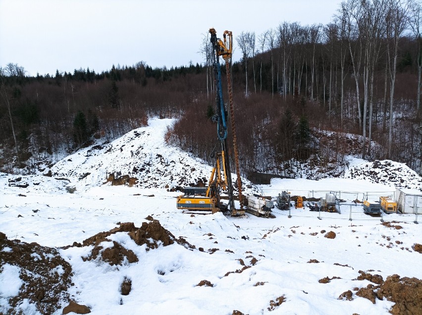 Na budowie drogi ekspresowej S19 Babica - Rzeszów Południe - choć zima - to prace trwają
