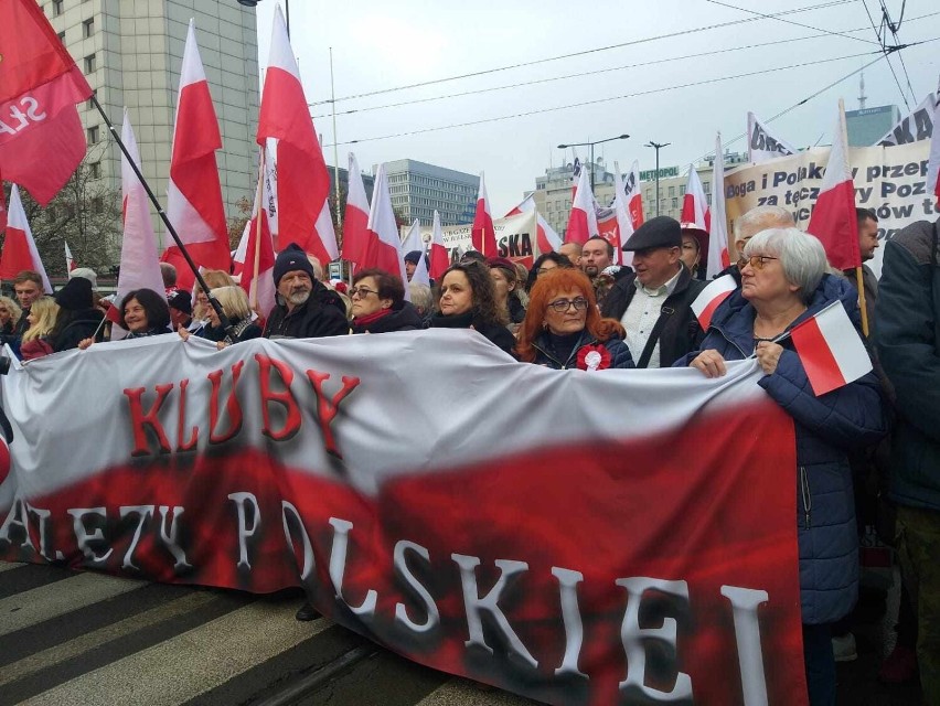 Ulicami Warszawy przeszedł kolejny Marsz Niepodległości....