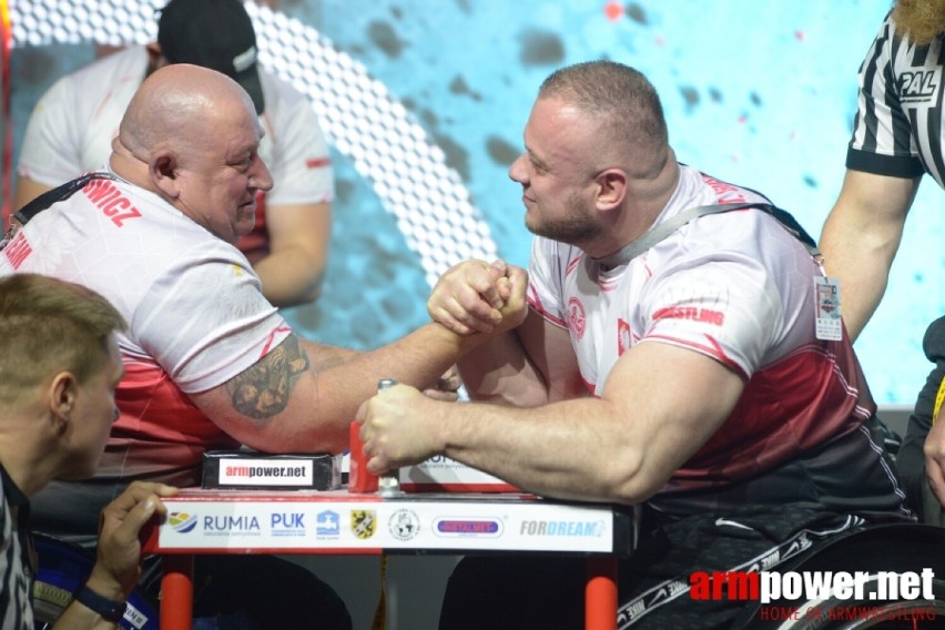 Armwrestling. Sukcesy siłaczy na rękę z UKS Wilki Międzychód podczas Mistrzostw Europy w Rumii
