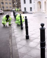 Na plac przed Centrum Kultury już nie wjedziesz. Zamontowali słupki