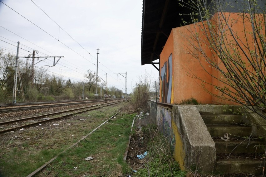 Rampa kolejowa, znajdująca się na stacji Warszawa Falenica,...