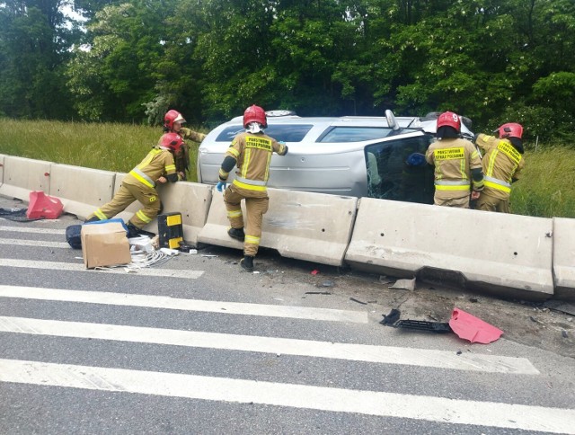 Na autostradzie A4 pod Wrocławiem, na wysokości byłego punktu poboru opłat w Karwianach doszło do poważnego wypadku.