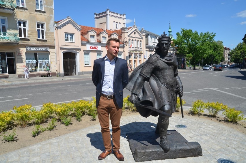 Posąg króla Bolesława Śmiałego na skwerze przy ulicy...