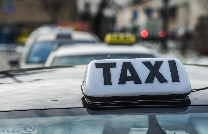 Kraków. Dwie napaści seksualne w taksówkach na aplikację. Kiedy jazda nimi stanie się w końcu bardziej bezpieczna?