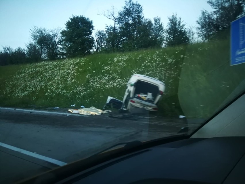 Wypadek na autostradzie A4 pod Wrocławiem. 31-letni kierowca BMW zginął na miejscu [ZDJĘCIA]