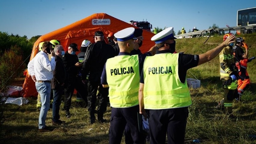 Wypadek autokaru na A1 koło Tczewa. Dzieci zostaną w szpitalu. Cztery osoby w stanie ciężkim