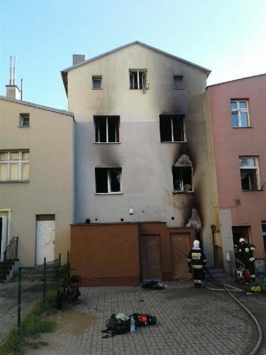 Pożar kamienicy przy ul. Podgórnej w Tczewie wybuchł w nocy...