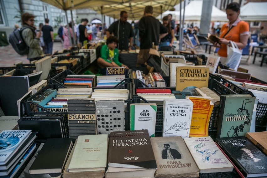 Krakowski Kiermasz Książki na pl. Marii Magdaleny – Lem...