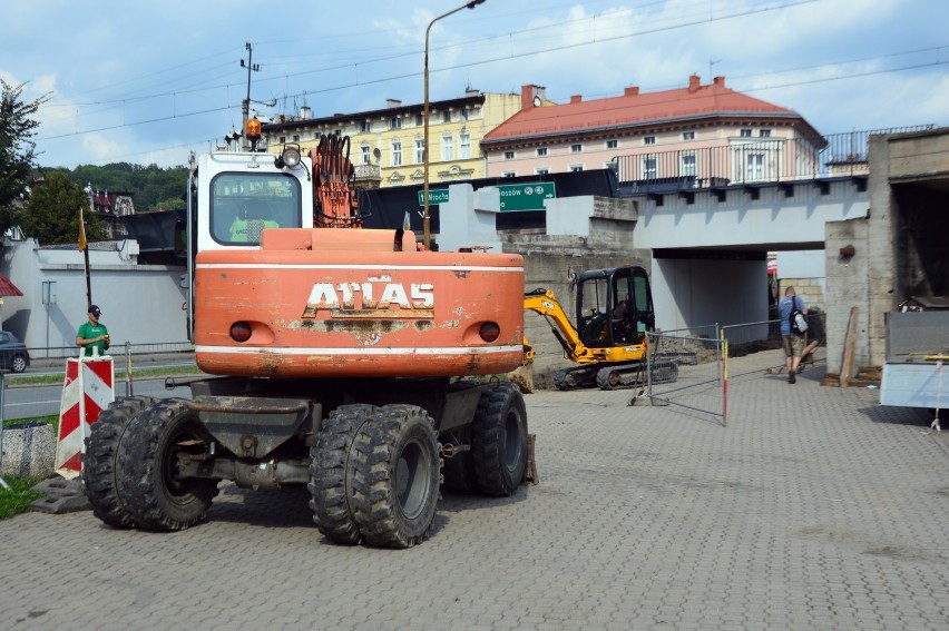 Trwa remont stacji Kłodzko Miasto. Zobacz, jak teraz wygląda! [ZDJĘCIA]