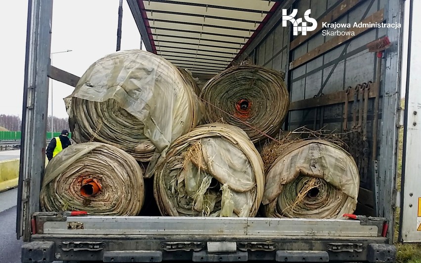 24 tony nielegalnych odpadów zatrzymanych na autostradzie przez funkcjonariuszy ze Zgorzelca
