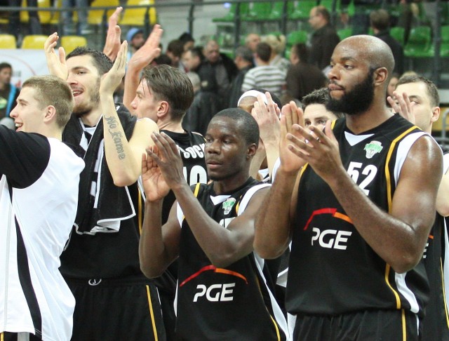 Koszykarze PGE Turowa po meczu z Albą mieli wielkie powody do radości.