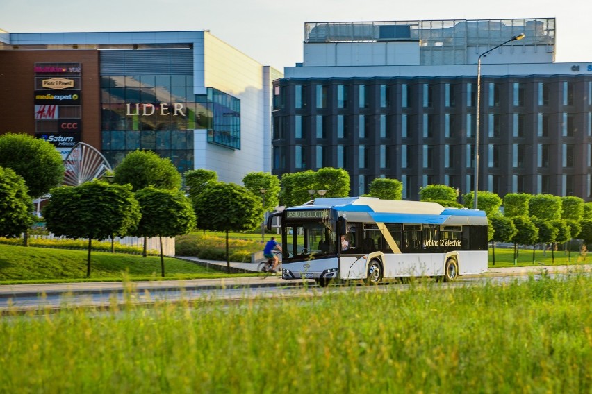 Umowa na elektryczne autobusy dla Szczecina podpisana. Przyjadą do nas z Solarisa