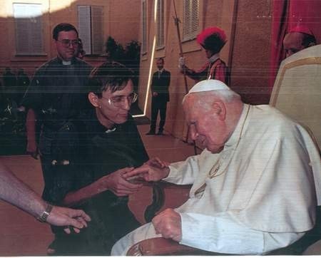 Michał Szwemin przebywa w Rzymie od 7 miesięcy. Na zdjęciu podczas jednego ze spotkań z Ojcem Świętym.