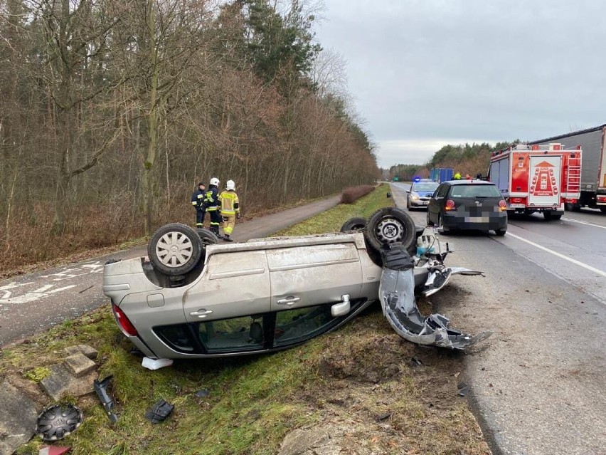 Auto dachowało w Kleszczowie, 17.01.2023