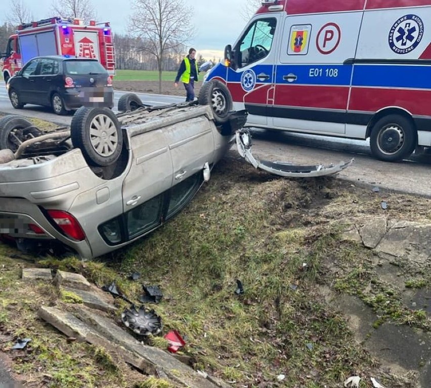 Auto dachowało w Kleszczowie, 17.01.2023