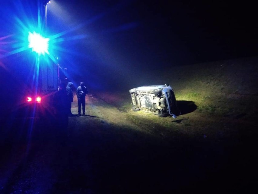 Strażacy z Wieruszowa mieli pracowitą noc. Najpierw zostali zadysponowani do wypadku, a później kolizji i pożaru[FOTO]