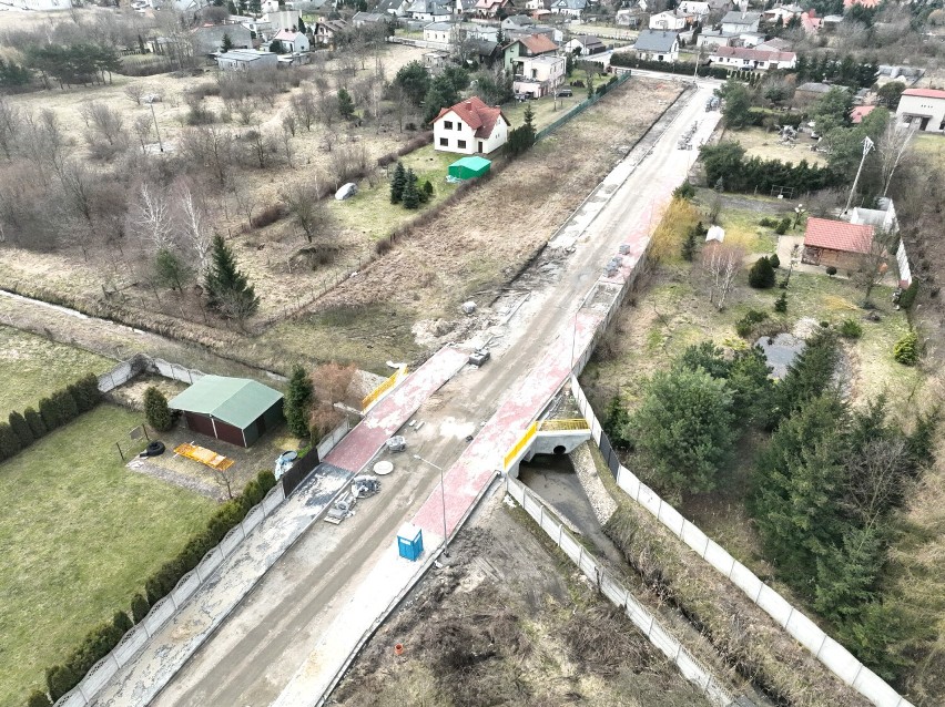 Rozbudowa ul. Jasnej w Zduńskiej Woli dobiega końca. Jakie są zalety inwestycji? ZDJĘCIA