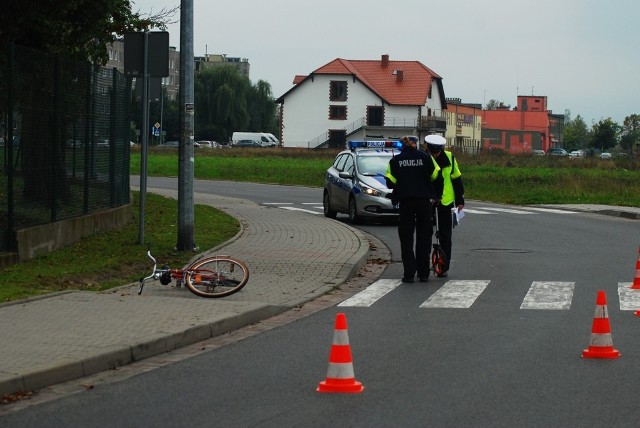 Wypadek w Jarocinie: Rowerem potrącił pieszego