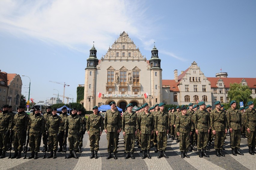 Święto Wojska Polskiego w Poznaniu: 95 lat po Bitwie Warszawskiej na placu Mickiewicza [ZDJĘCIA]