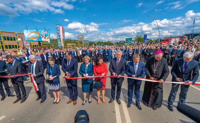 Sądeccy parlamentarzyści przecięli wstęgę na nowo otwartym moście