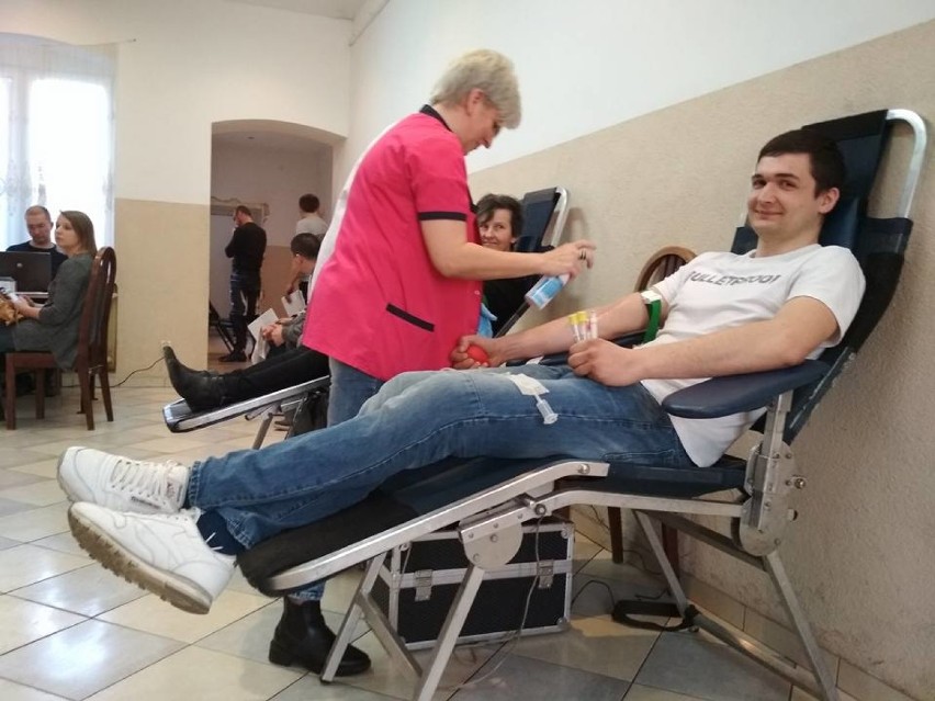 Rekordowa zbiórka krwi u „Strażaków" w Sieradzu. Zgłosiło się 44 dawców, krew mogło oddać 31 osób