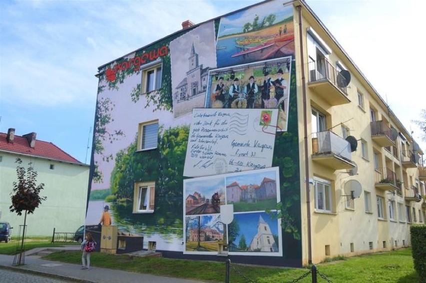 Pamiątkowy mural na bloku przy kargowskim ratuszu