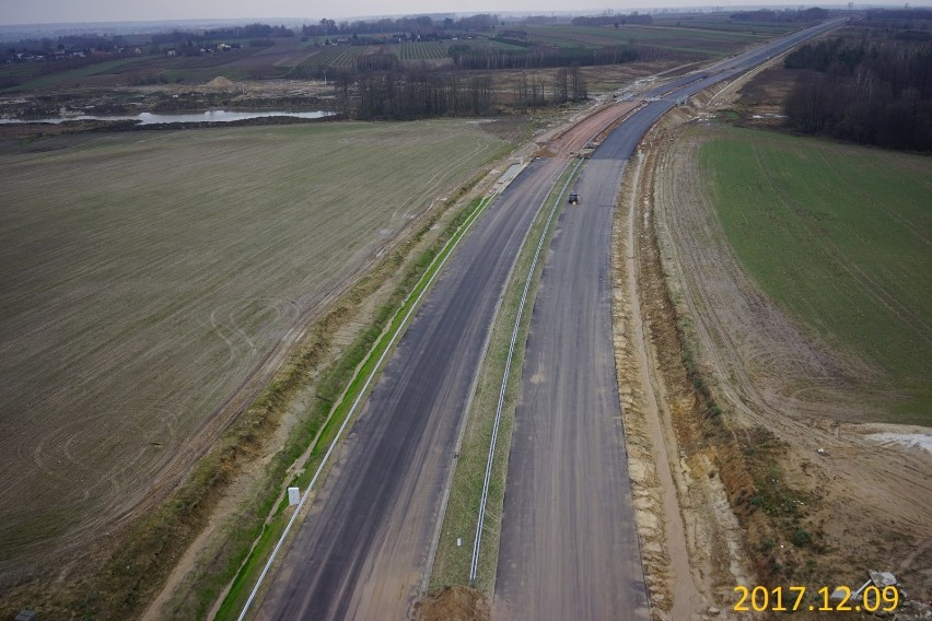 Budowa obwodnicy Puław. Drogowcy łączą S17 z mostem na Wiśle