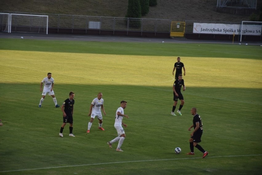 W Jastrzębiu GKS przegrał z Puszczą 0:2, teraz