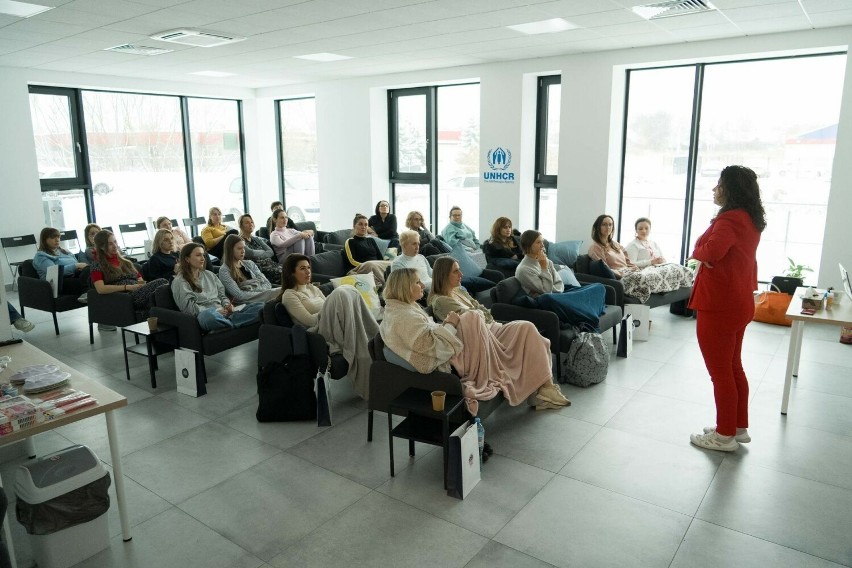 W budynku UNHCR w Rzeszowie odbyły się warsztaty dla kobiet "Nie wbijaj sobie szpilki" [ZDJĘCIA, WIDEO]