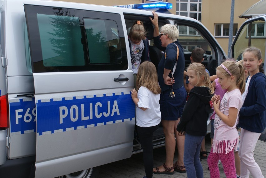 Wieruszowscy policjanci z akcją "Kręci mnie bezpieczeństwo"[FOTO]