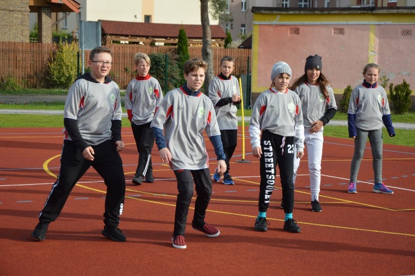 Nowe boisko przy Malczewskiego w Lęborku oficjalnie otwarte. Ważne, że dostępne dla wszystkich