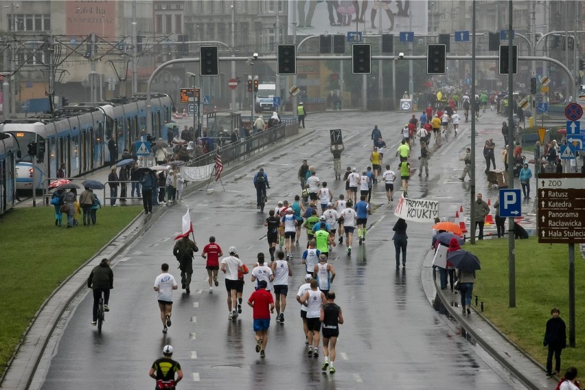 W niedzielę maraton. Organizatorzy ostrzegają, że wielu wrocławian nie dojedzie do domów. 