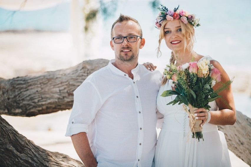 Kasia i Marcin z Radomska wzięli ślub na cypryjskiej plaży